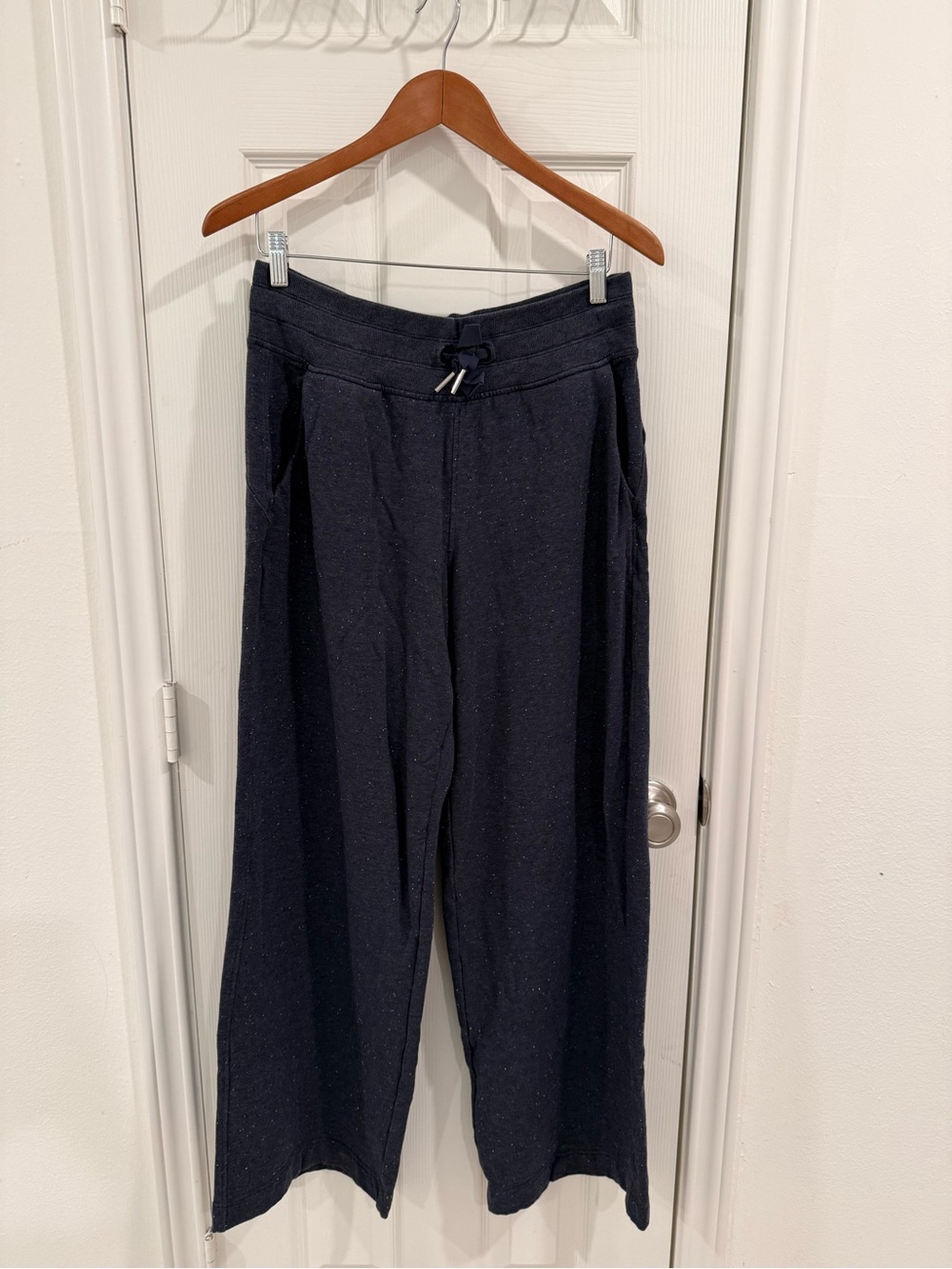 Athleta Women’s Wide Leg Sweatpants in Navy Blue - Picture 3 of 6